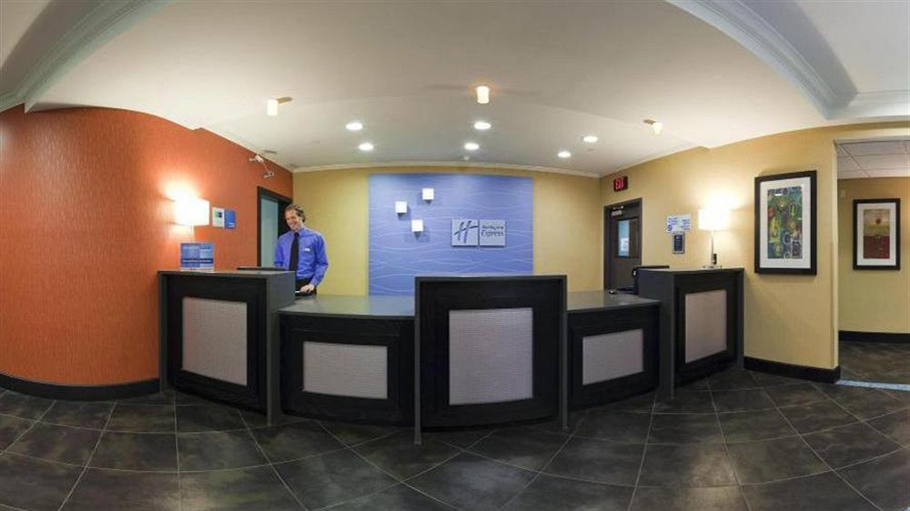 Holiday Inn Express Hotel & Suites North Kansas City By Ihg Exterior photo