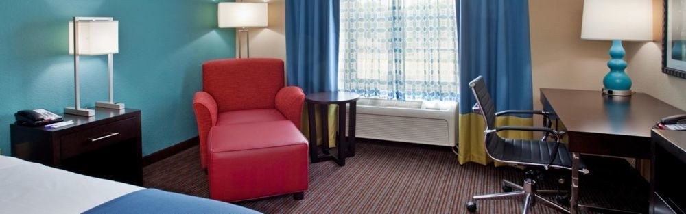 Holiday Inn Express Hotel & Suites North Kansas City By Ihg Exterior photo