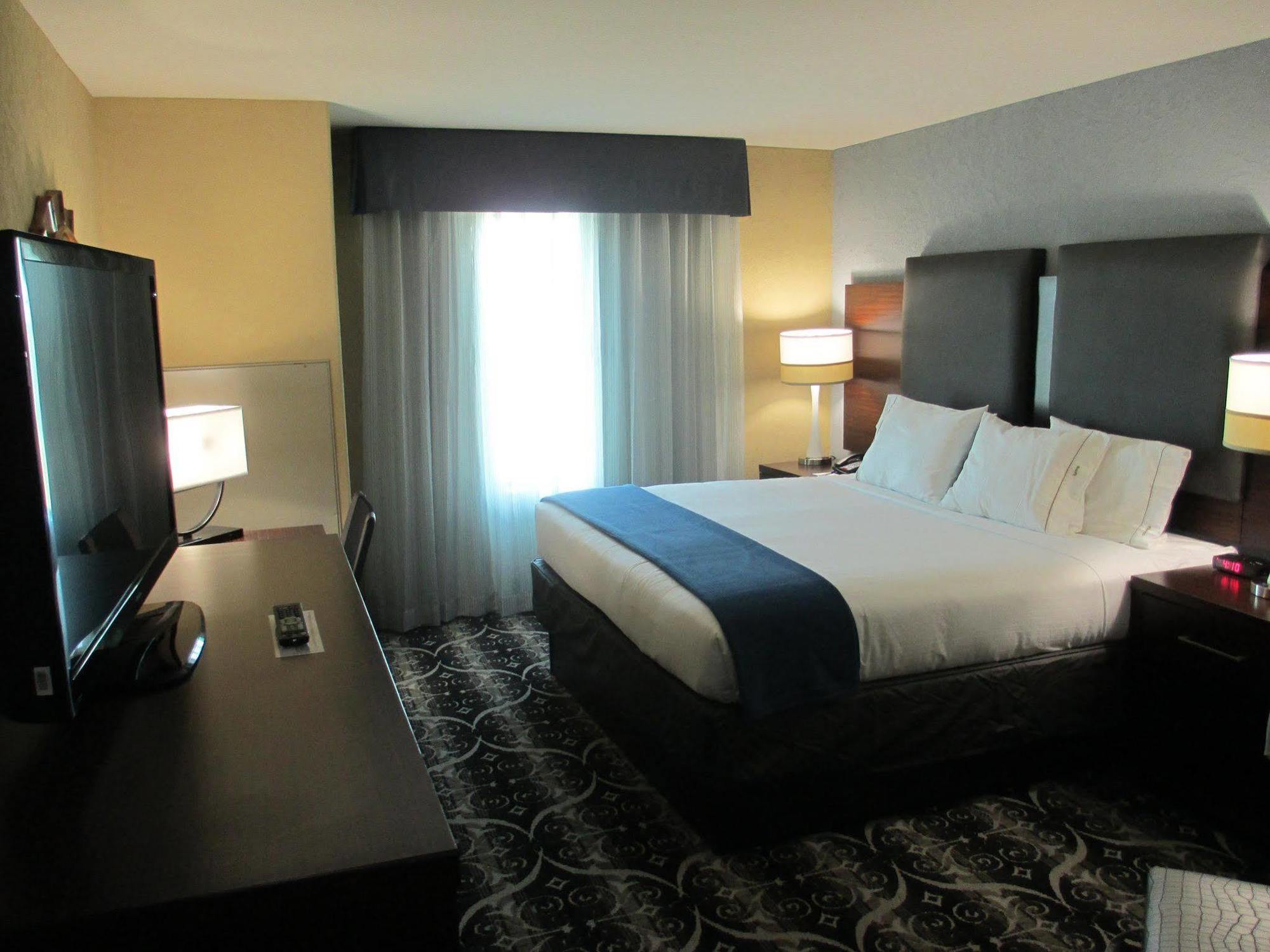 Holiday Inn Express Hotel & Suites North Kansas City By Ihg Exterior photo