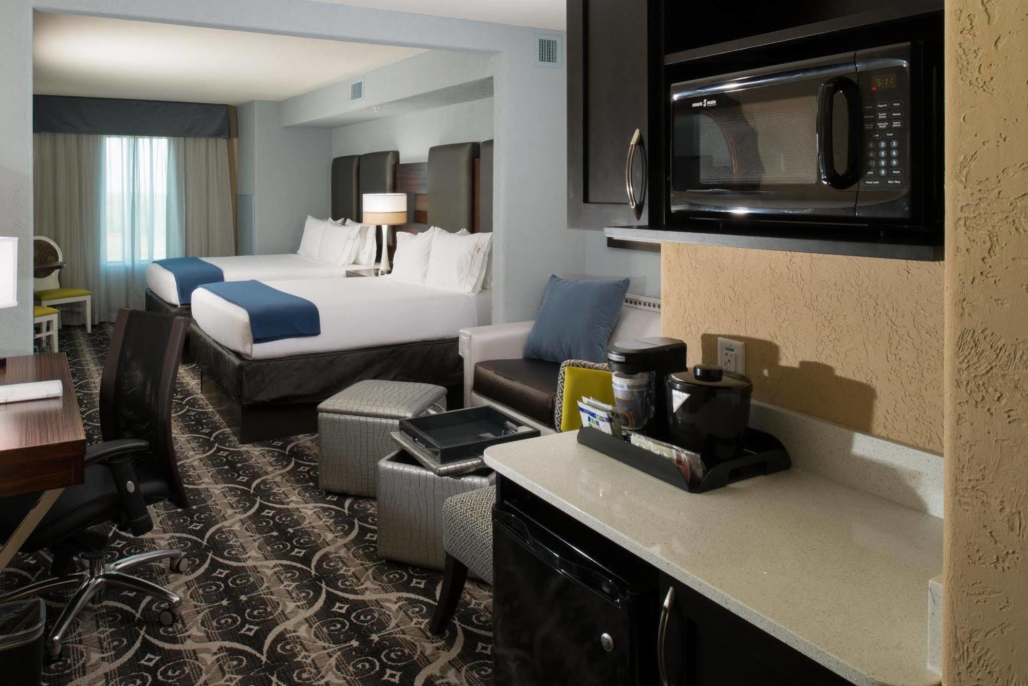 Holiday Inn Express Hotel & Suites North Kansas City By Ihg Exterior photo