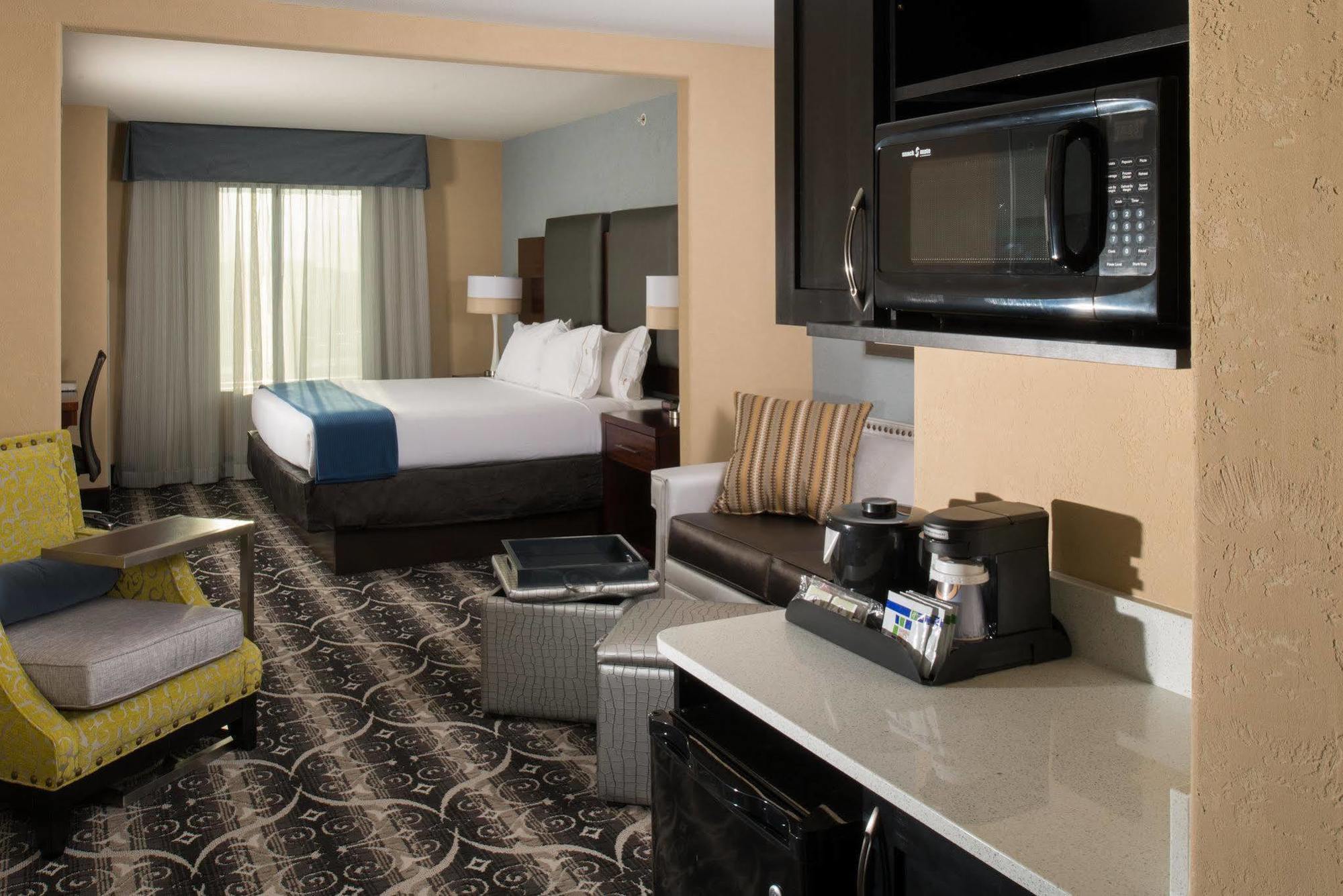 Holiday Inn Express Hotel & Suites North Kansas City By Ihg Exterior photo