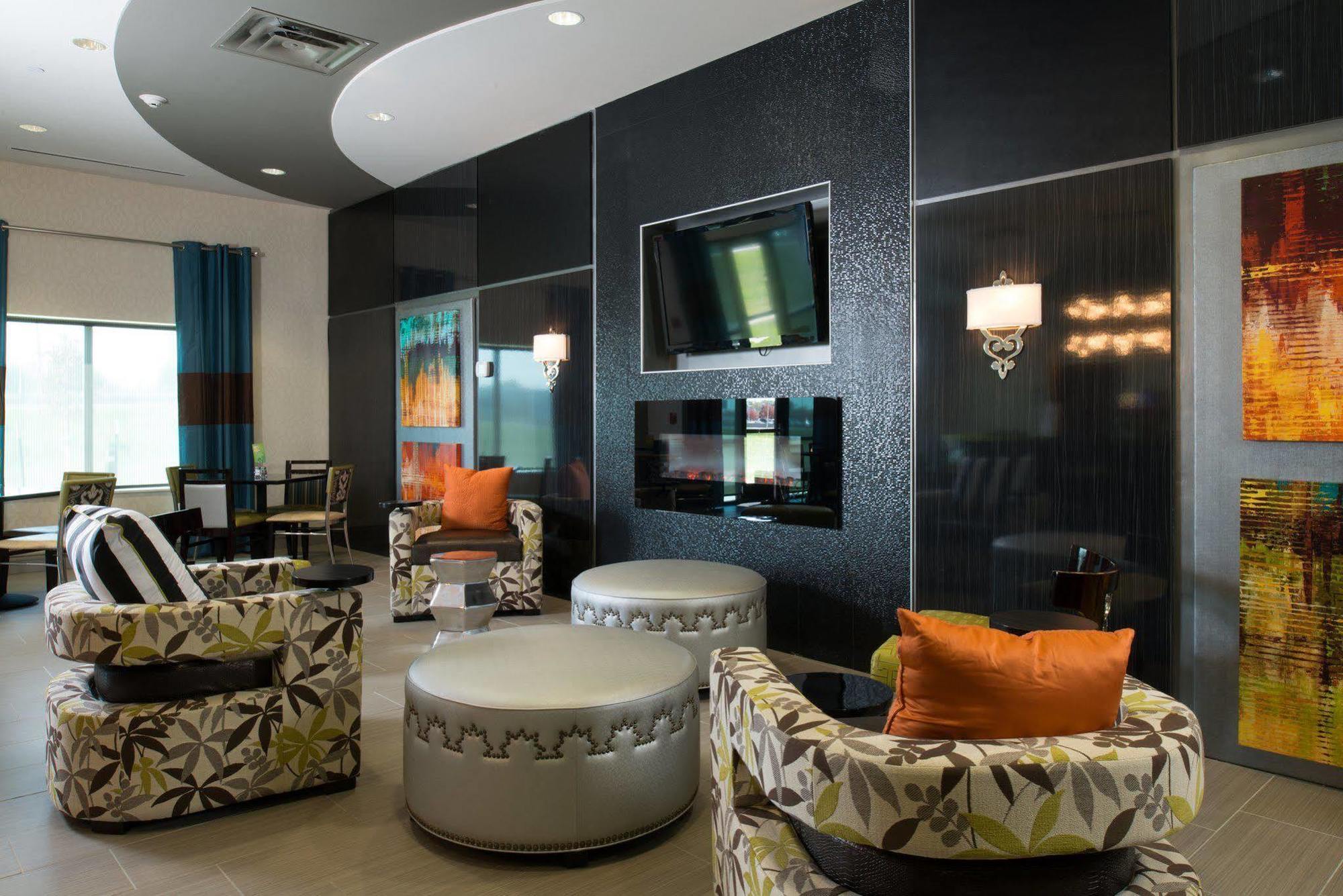 Holiday Inn Express Hotel & Suites North Kansas City By Ihg Exterior photo