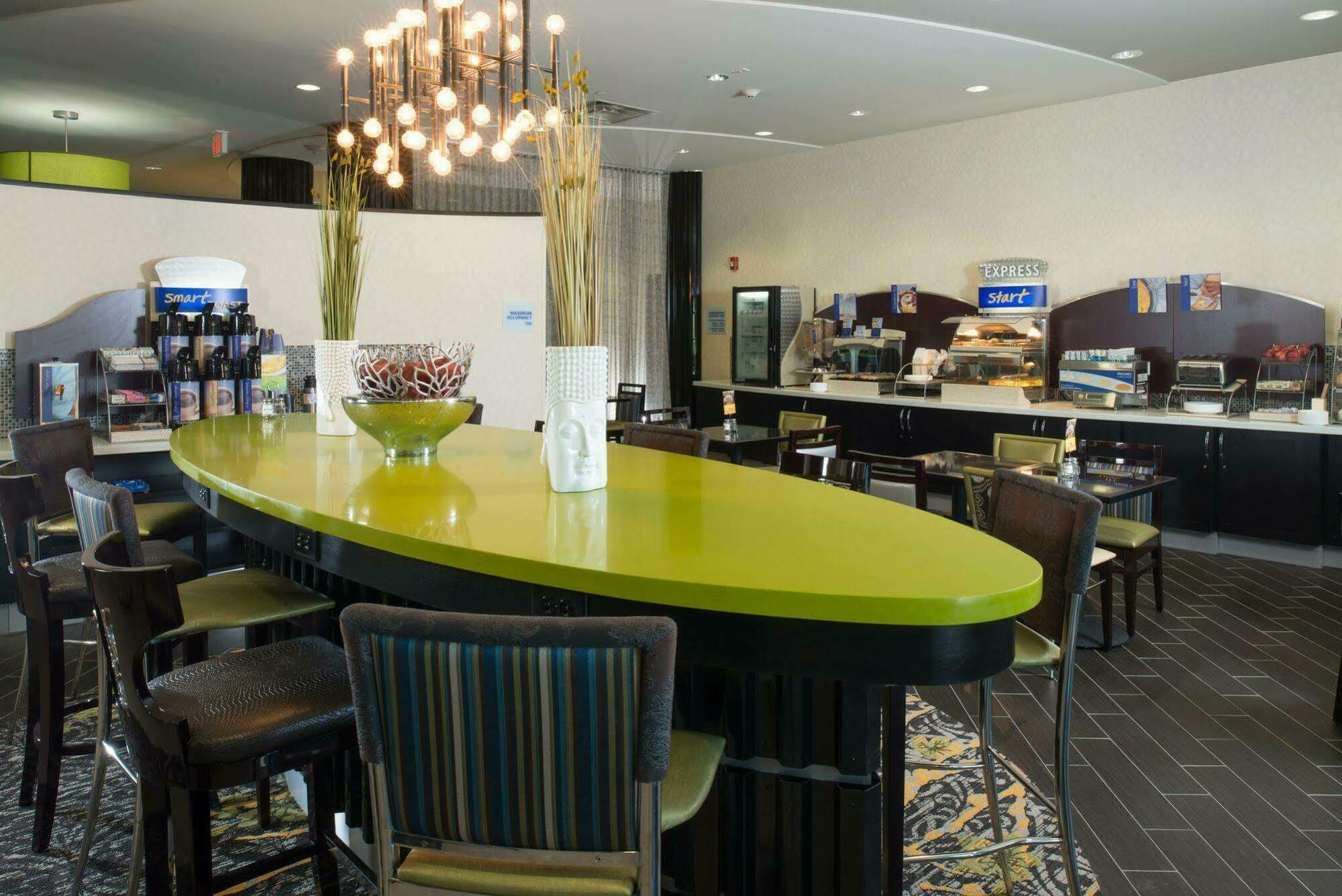 Holiday Inn Express Hotel & Suites North Kansas City By Ihg Exterior photo