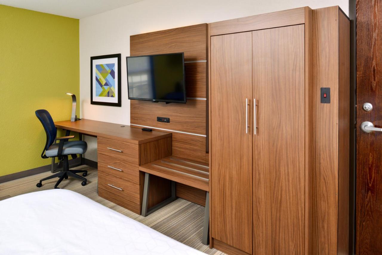 Holiday Inn Express Hotel & Suites North Kansas City By Ihg Exterior photo