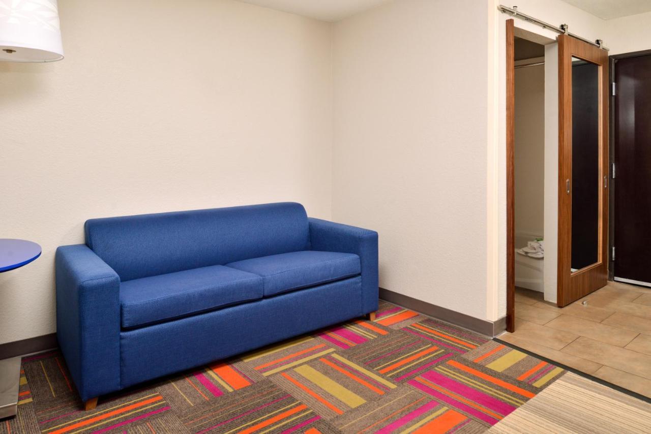 Holiday Inn Express Hotel & Suites North Kansas City By Ihg Exterior photo